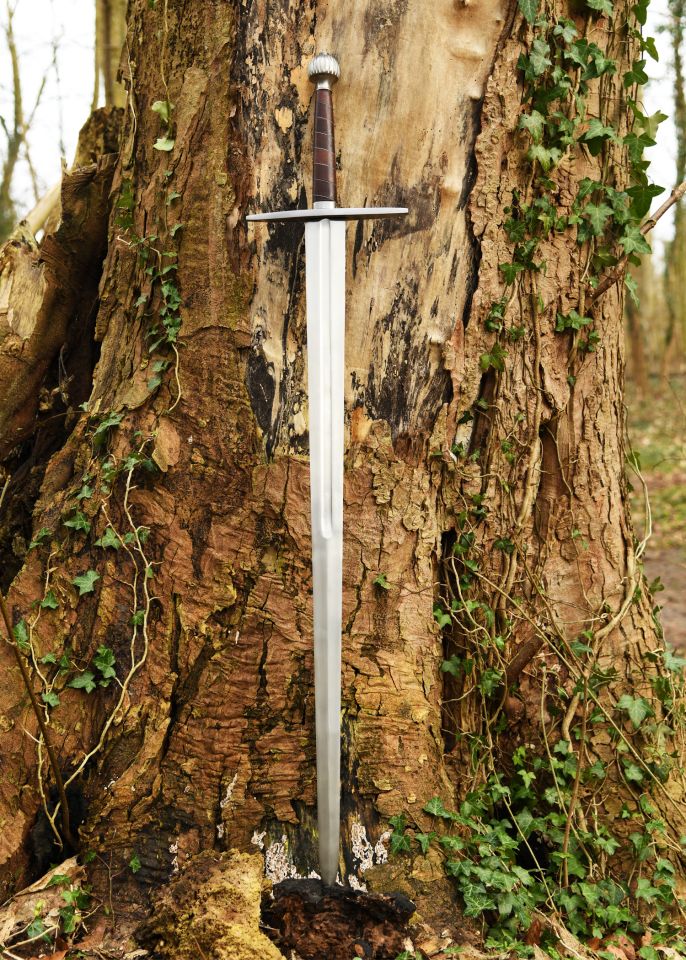 Longue épée avec fourreau 2