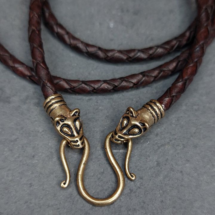 Collier viking en cuir "tête de loup" marron 2