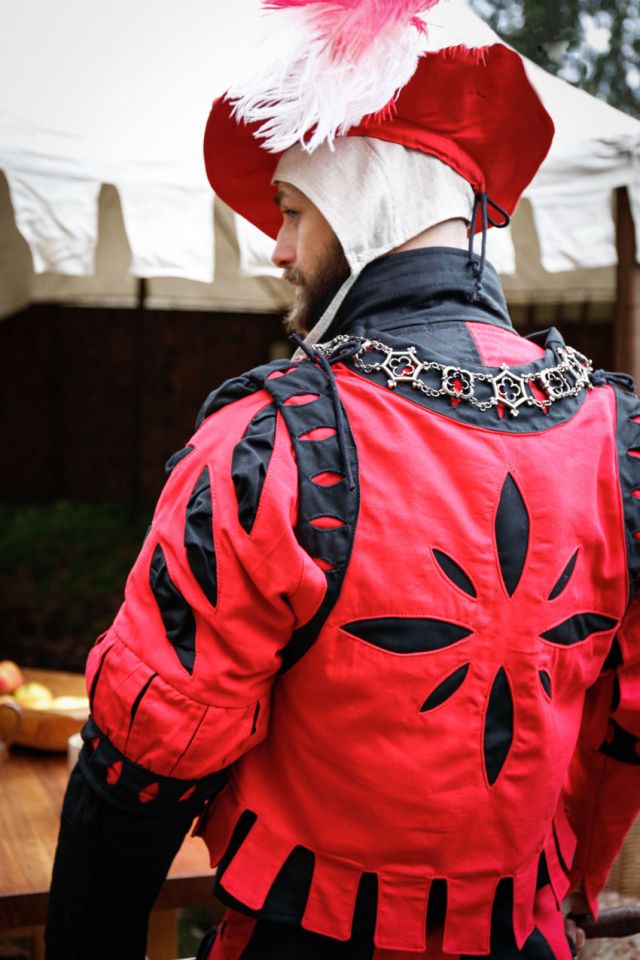 Manches à découpes "Imperialis" rouge-noir L/XL Unité 2