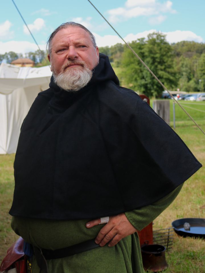 Capuchon en laine feutrée en noir 2