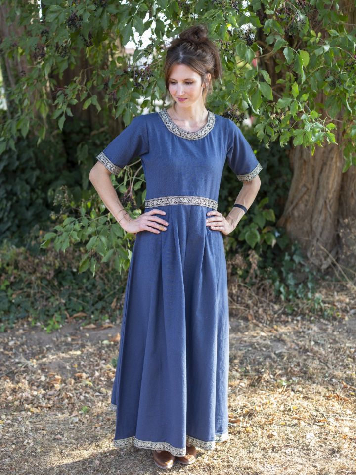 Robe manches courtes avec galon, en bleu M 2