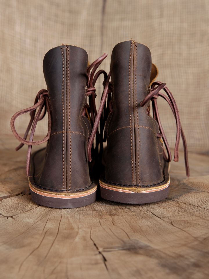 Chaussures poulaines en cuir brun 2