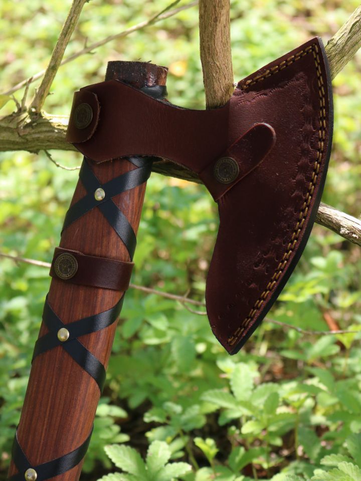 Petite hache Viking avec bandes de cuir 2
