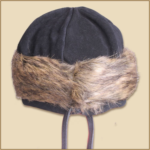 Bonnet en cuir suédé et fourrure en noir 2