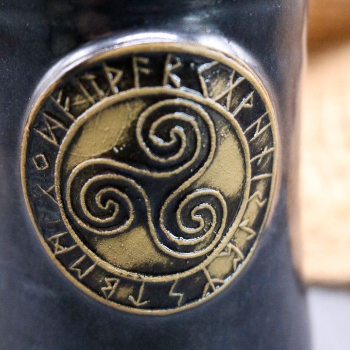Mug en céramique avec motif Triskel, noir 2