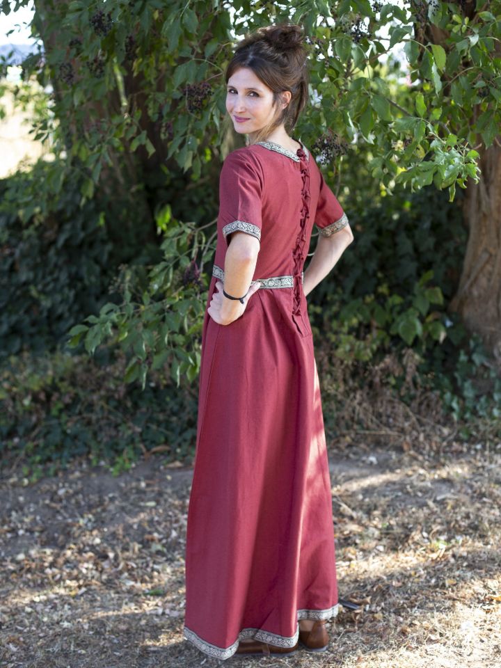 Robe manches courtes avec galon, en rouge XS 2