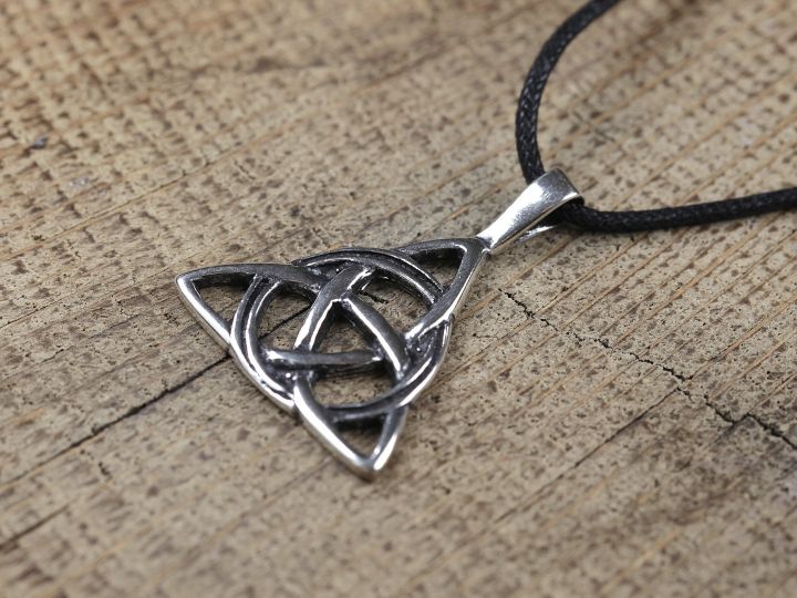 Pendentif celtique en argent triquetra 2