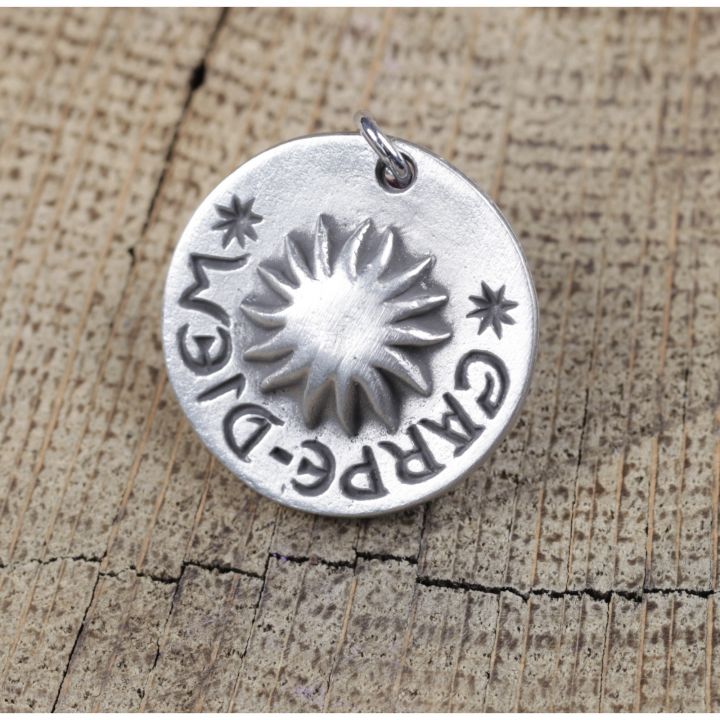 Pendentif cadran solaire Saturne, rouge 2