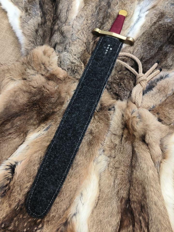 Epée en bois et fourreau 2