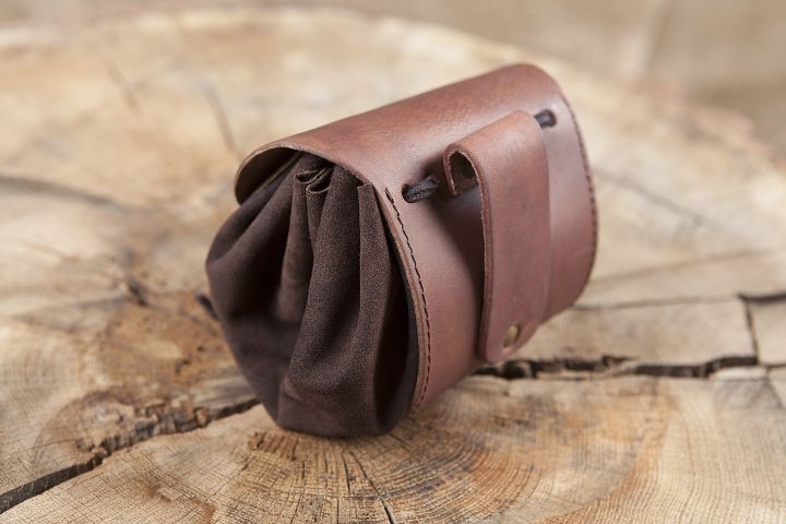 Petit sac de ceinture en cuir, en marron foncé 2
