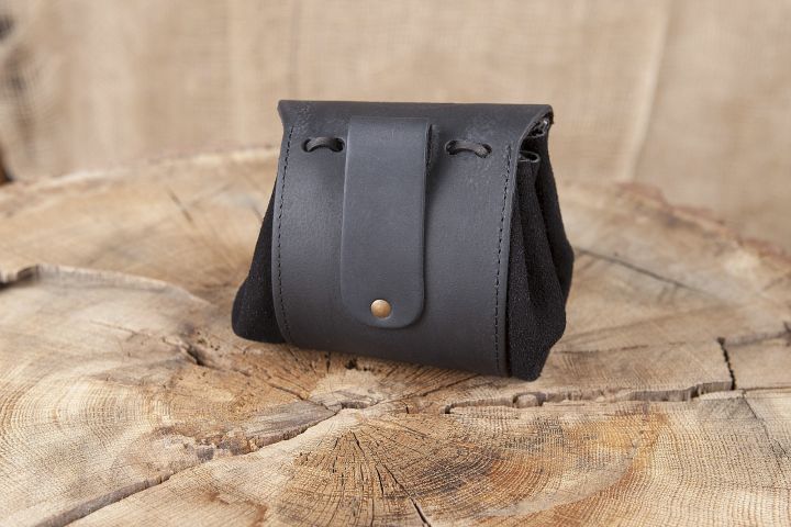 Petit sac de ceinture en cuir Triskele en noir 2