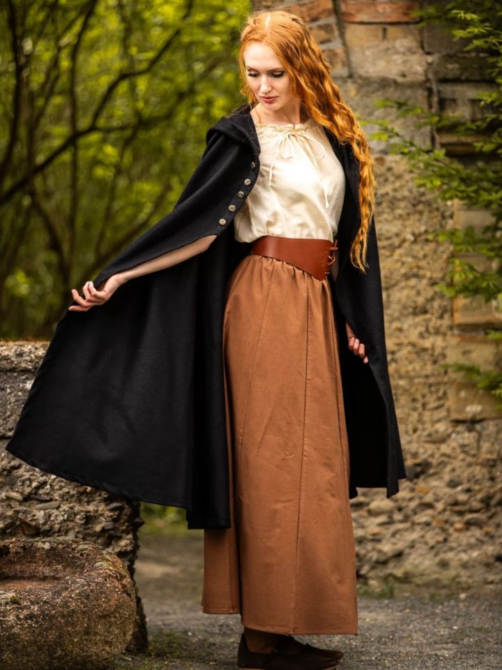 Cape avec boutons métalliques  en noir 2