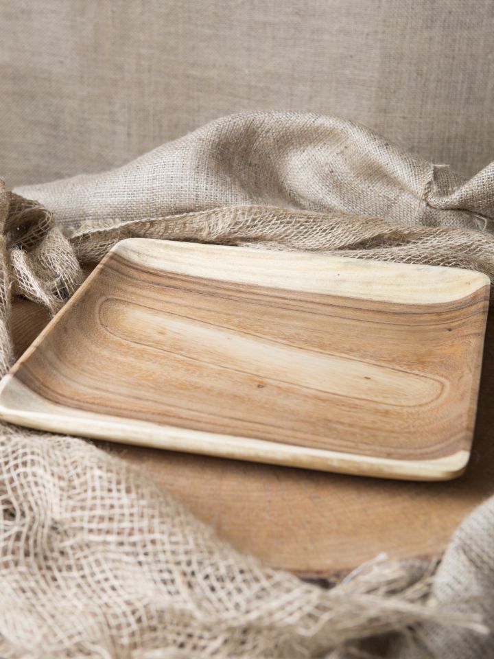 Assiette carrée en bois d'acacia 2