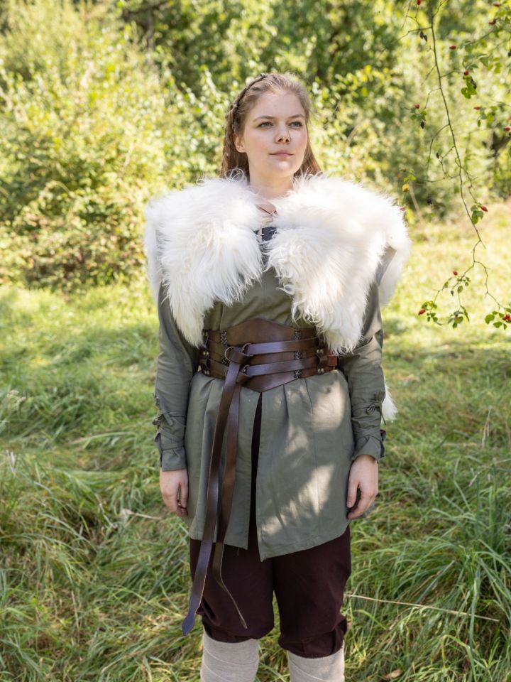 Capelet long en fourrure blanche 2
