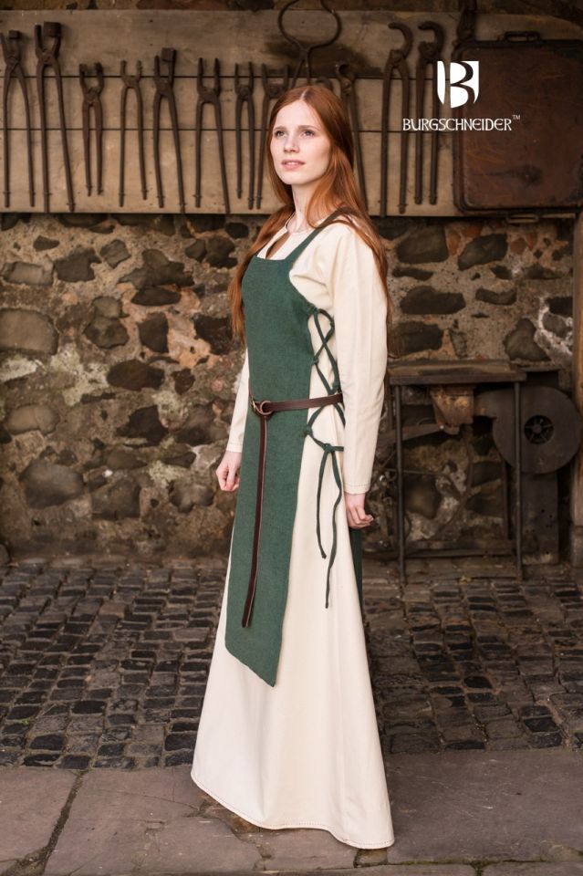 Robe tablier Gyda en vert 2