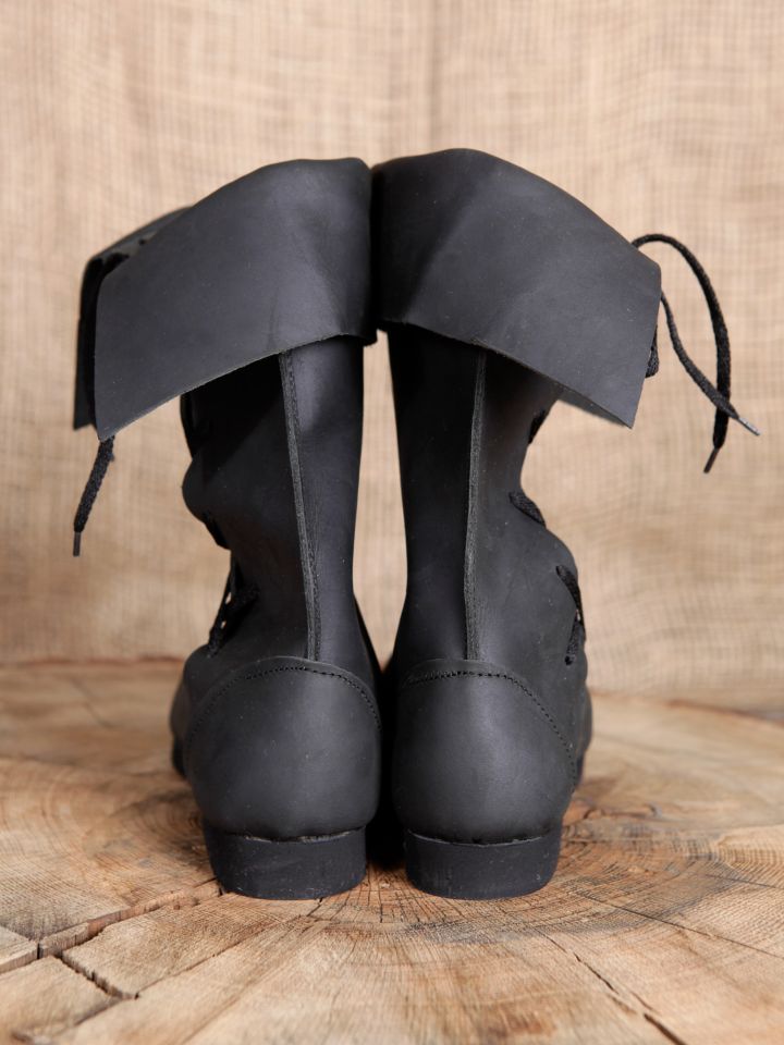 Bottines médiévales cavalières en cuir épais en noir 2