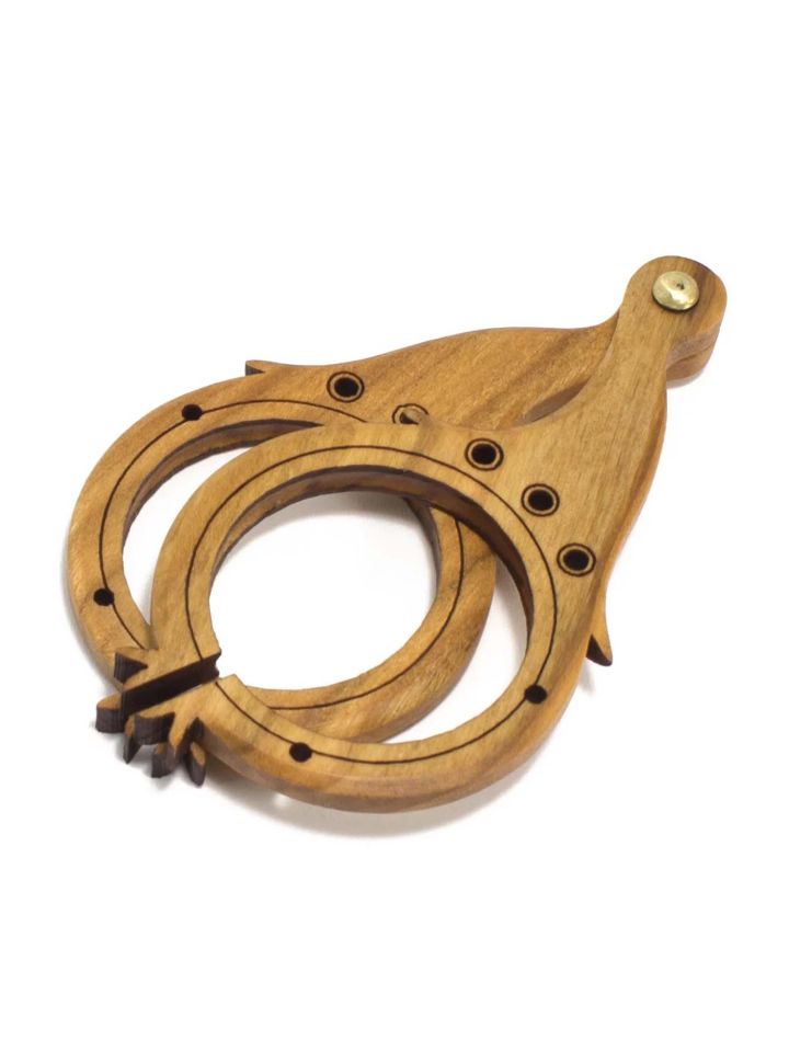 Monture de lunettes en bois de la fin du Moyen Âge 2