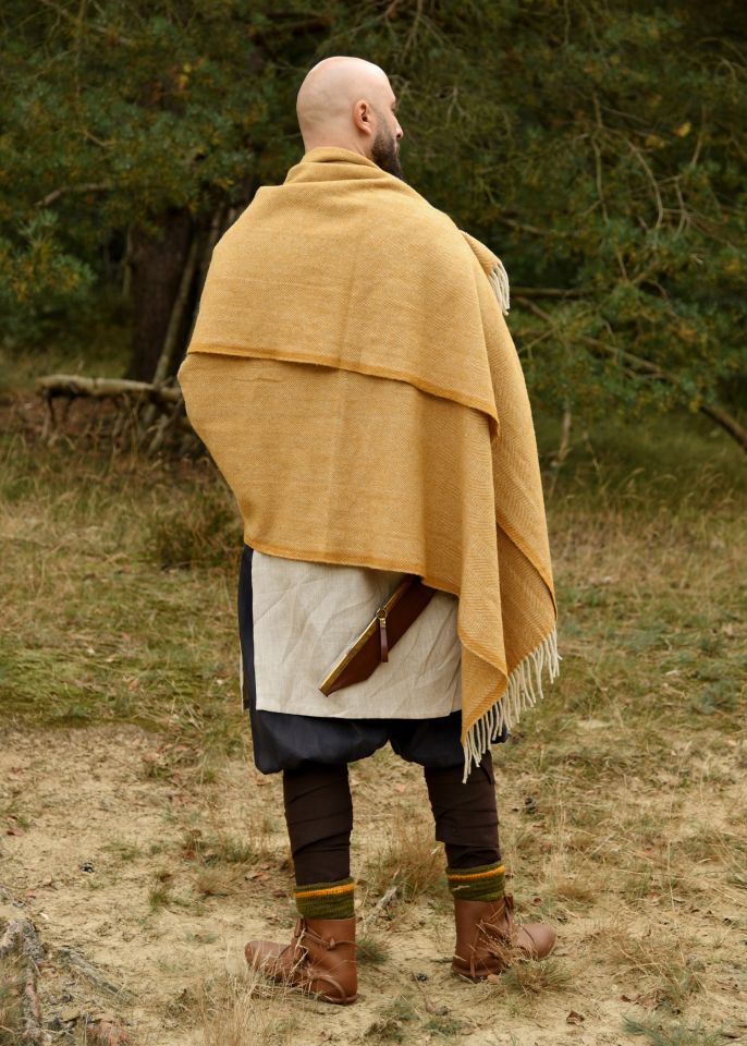 Manteau écharpe en laine à chevrons jaune 2
