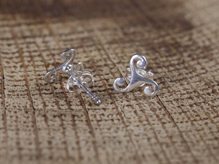 Paire de boucles d'oreilles en argent massif «Triskele» 2