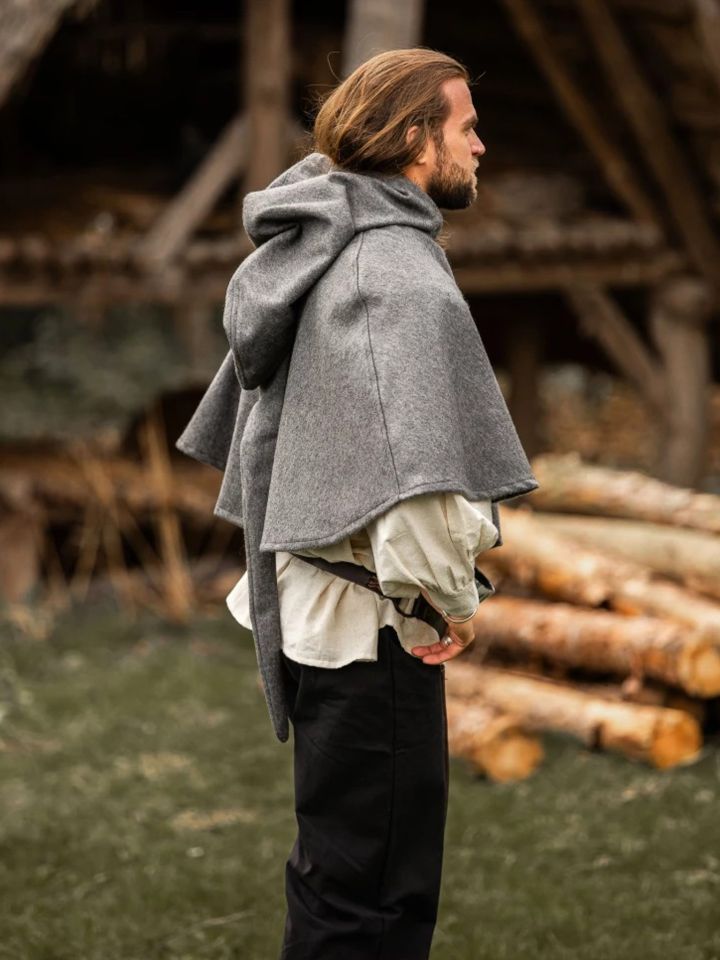 Capuchon en laine feutrée en gris 2