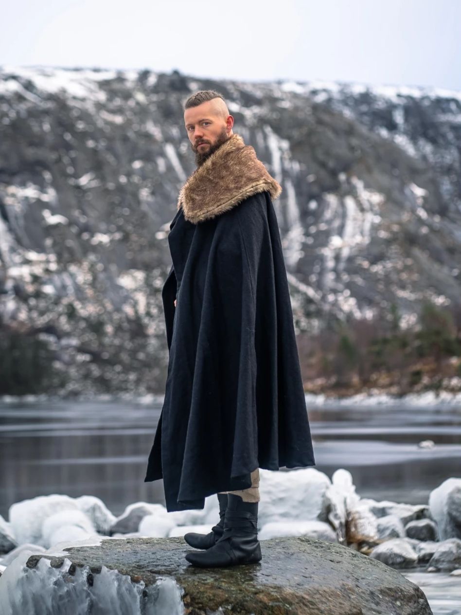 La Boutique Medievale Ritterladen Cape viking Jan noire Boutique en ligne specialisee dans le vente de costumes vikings medievaux heroic fantasy La boutique medievale