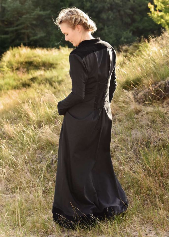 Robe médiévale Meira noire avec bordures en velours XL 3