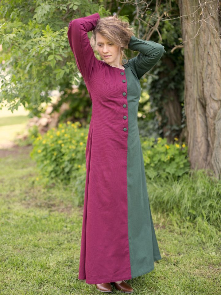 Robe médiévale bicolore à boutons bordeaux et vert 3