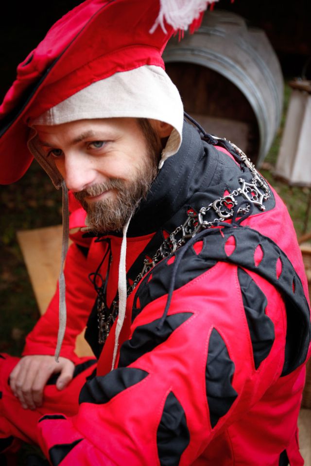 Manches à découpes "Imperialis" rouge-noir L/XL Unité 3