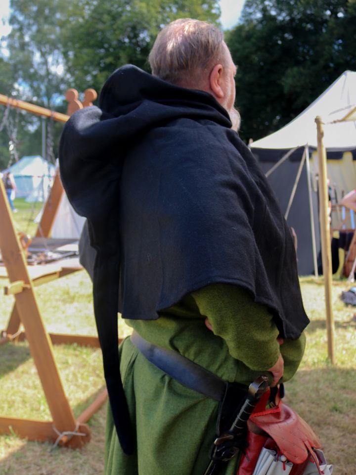 Capuchon en laine feutrée en noir 3
