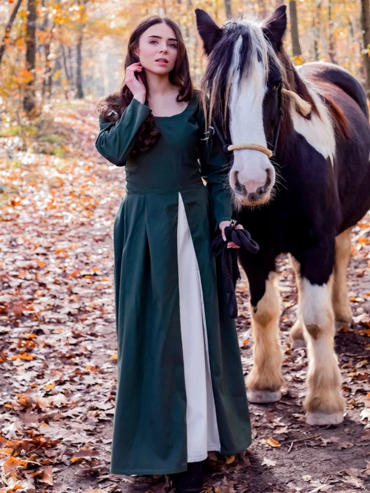 Robe médiévale Larina en vert - écru 3