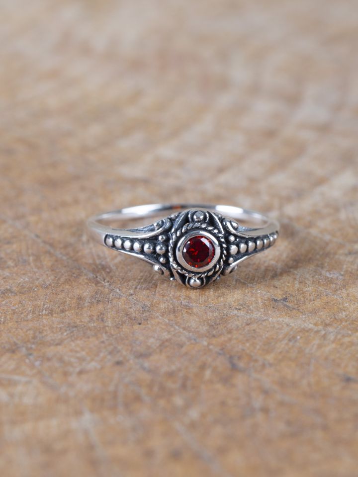 Bague Viking en argent avec pierre en zircon rouge 3