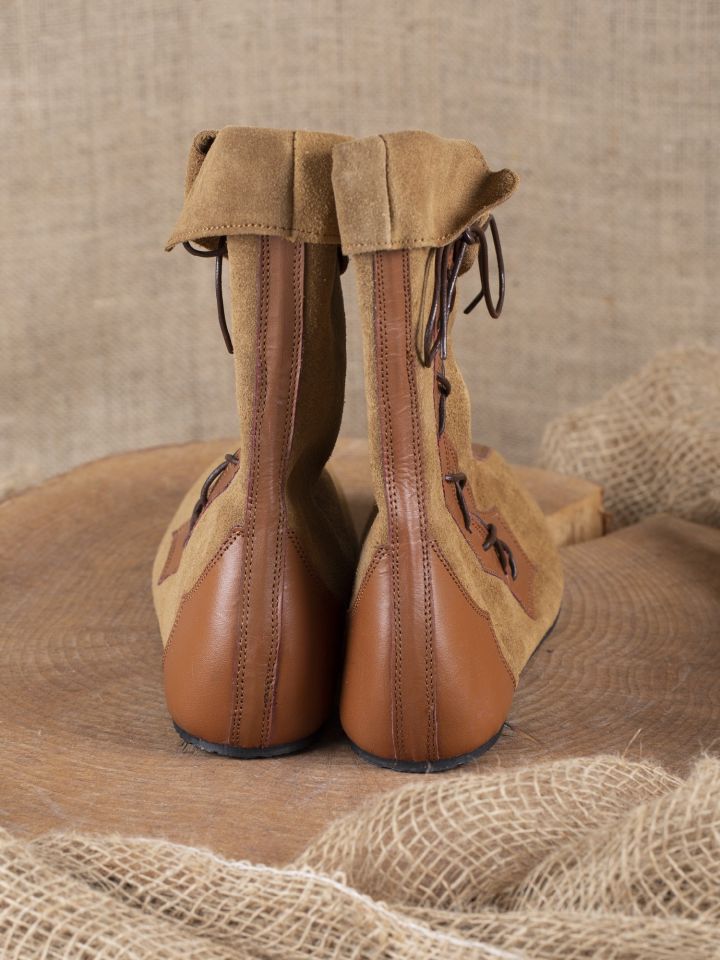 Bottines médiévales avec laçage sur le côté en marron 42 3