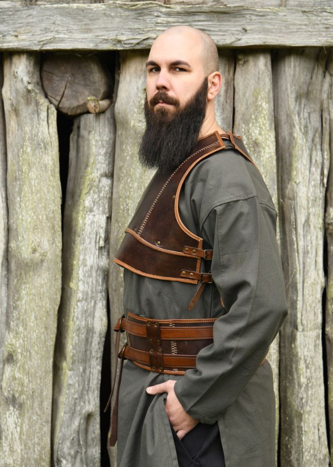 Protège-poitrine Arnulf en cuir marron 3