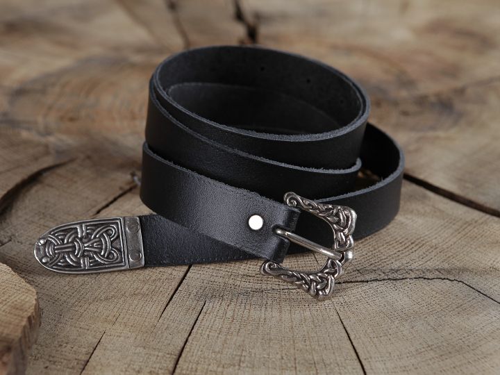 Ceinture médiévale longue et étroite en cuir 3