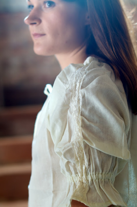 Blouse à manches courtes en blanc ou crème 3