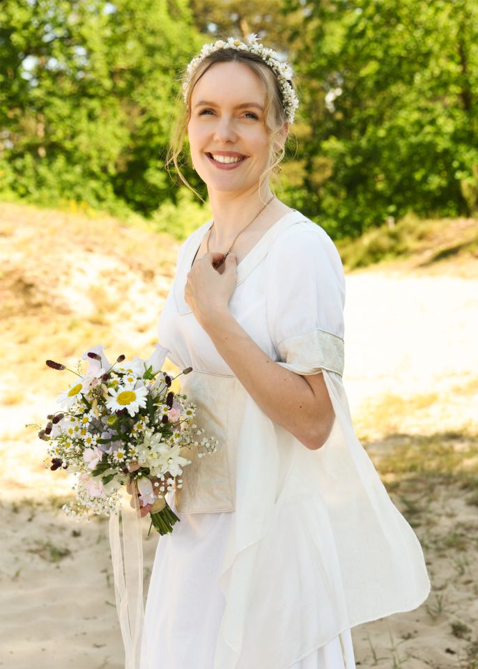 Robe médiévale de mariée avec corsage damassé 3
