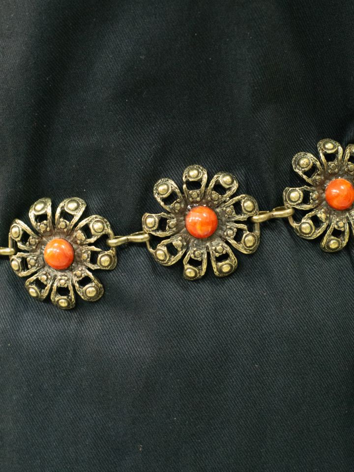 Ceinture chaîne Gerbera avec pierre rouge laiton ancien 3