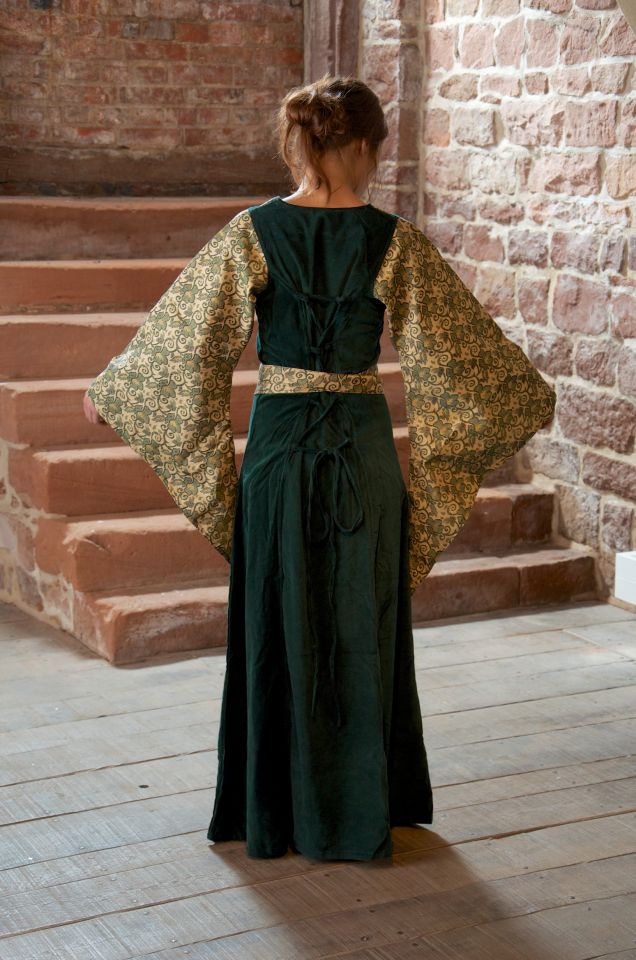 Robe médiévale en velours vert Géraldine 3