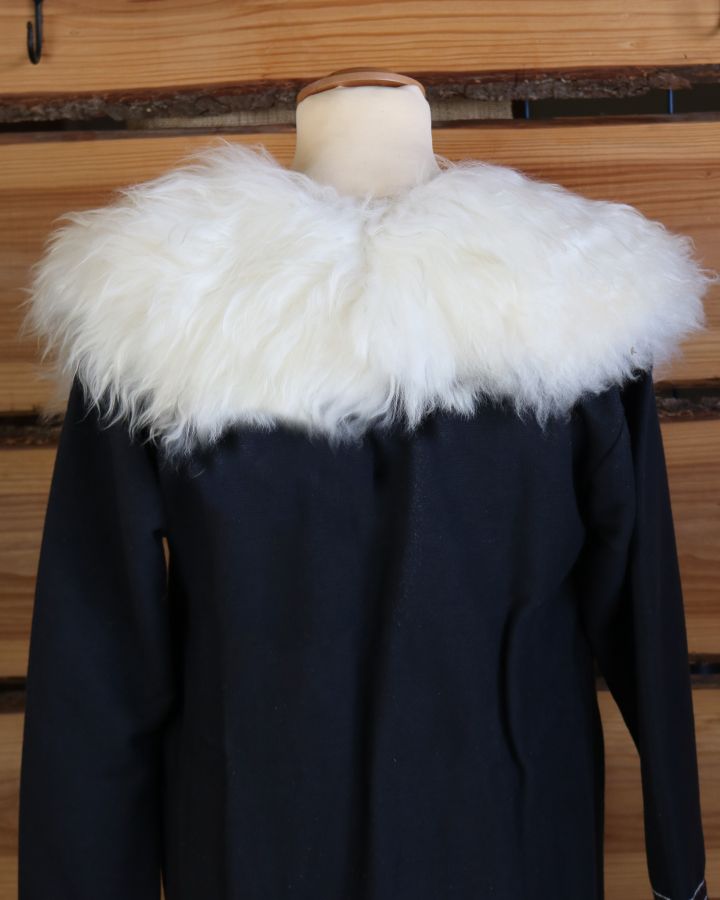 Capelet en fourrure blanche 3