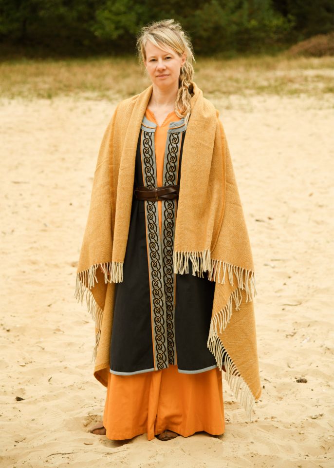 Manteau écharpe en laine à chevrons jaune 3