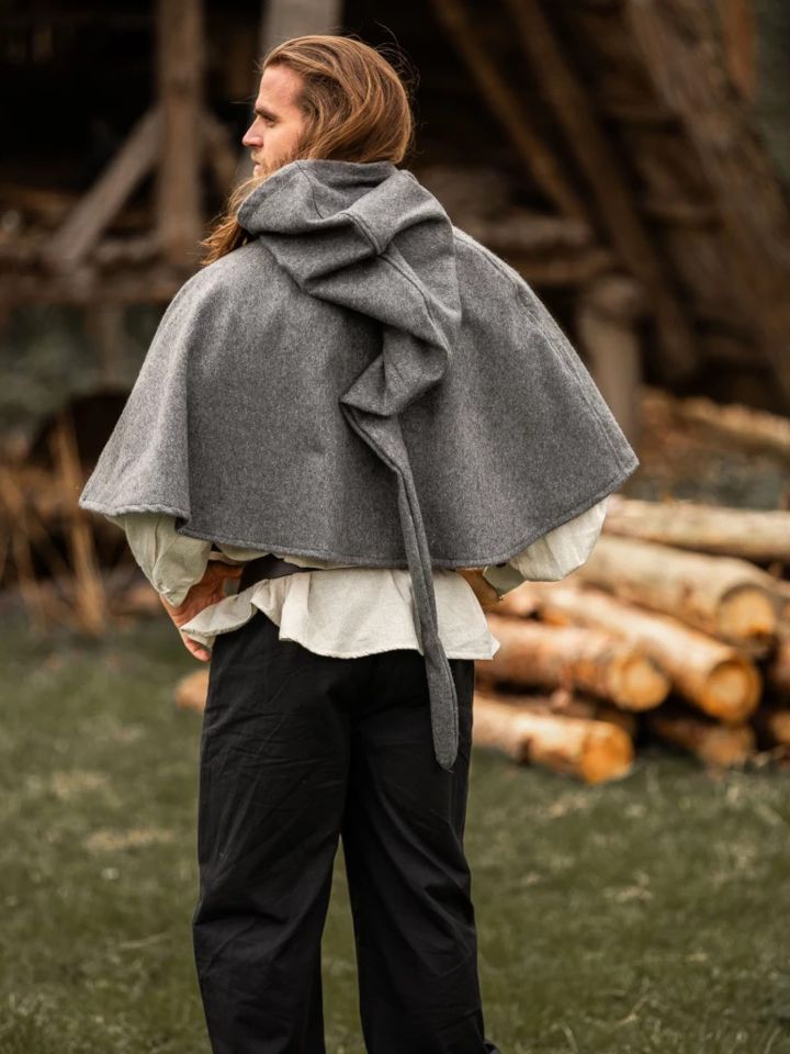Capuchon en laine feutrée en gris 3