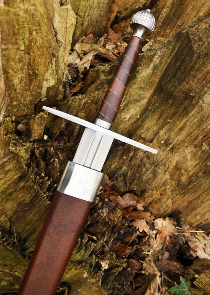 Longue épée avec fourreau 4