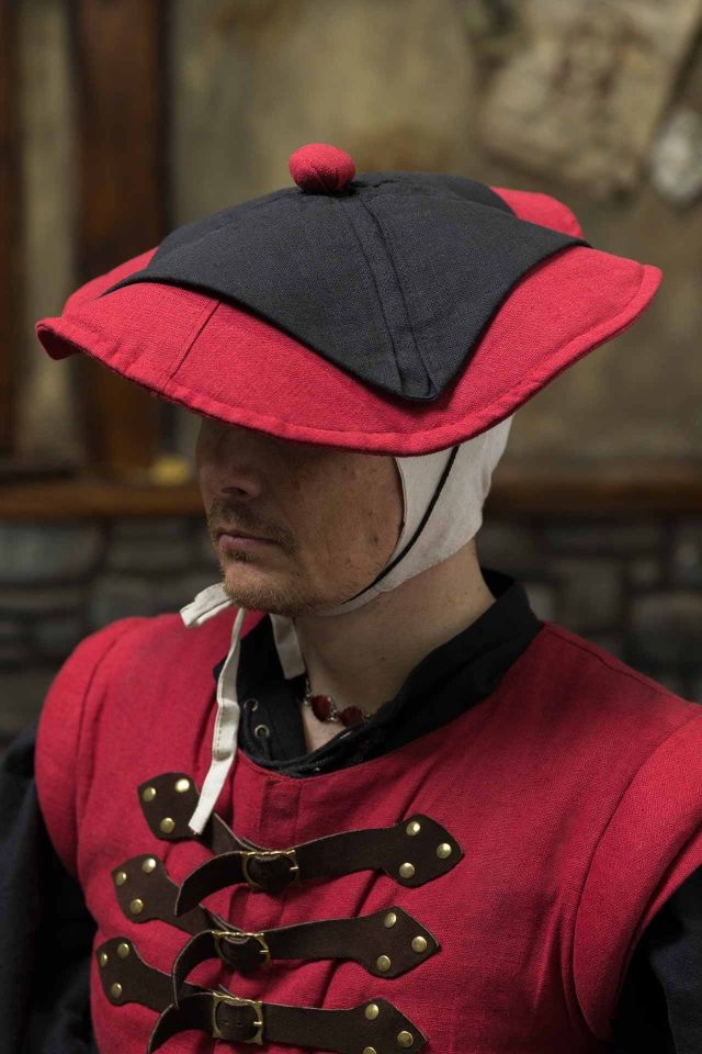Warhammer Armoury Chapeau Impérial Type C rouge foncé/noir 4