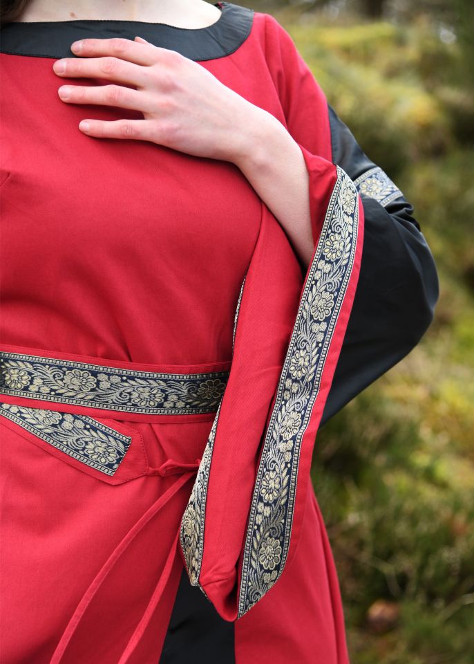 Noble robe médiévale Bliaut rouge-noir 4