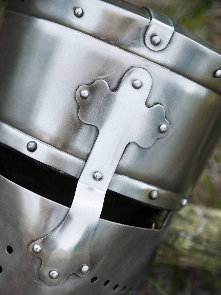 Casque de croisé 4