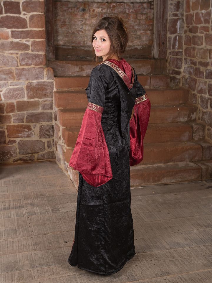 Robe médiévale avec capuche en rouge et noir 4