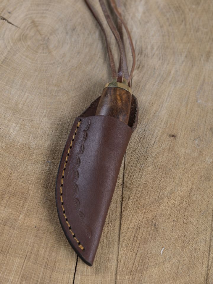 Petit pendentif couteau avec manche en bois 4