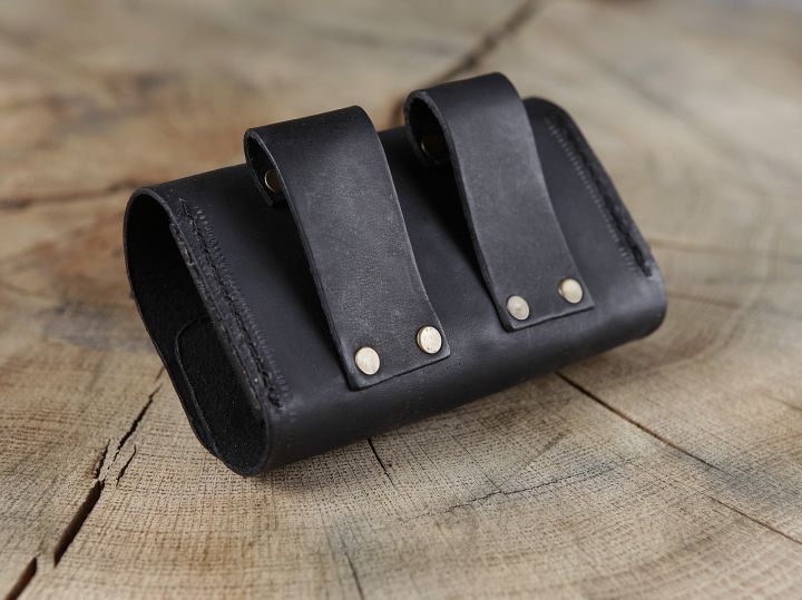 Sacoche de ceinture en cuir noir et ses trois fioles 4