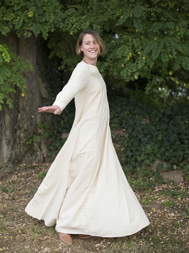 Robe médiévale simple en blanc-écru L 4