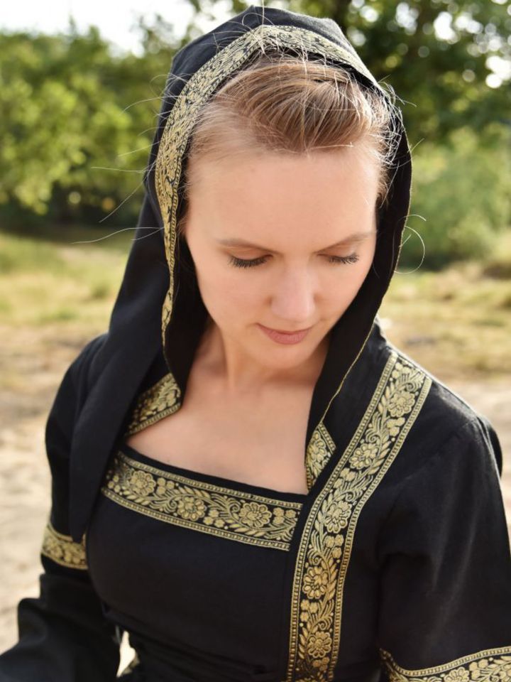 Robe médiévale Eléonore en noir 4